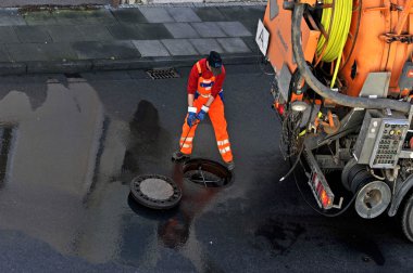 Kanalizasyon temizleme .