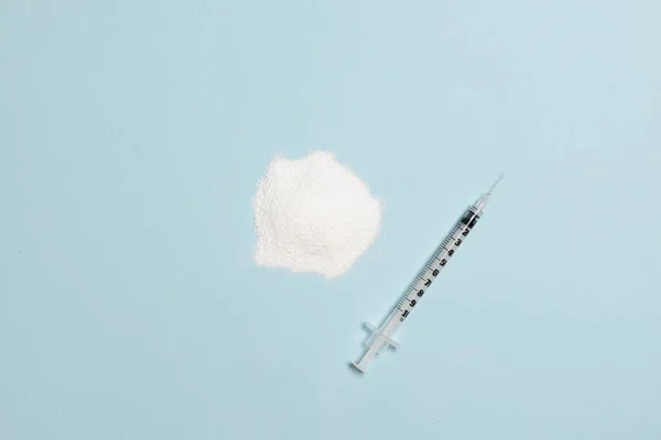 Cocaína Narcótica Heroína Drogas Seringa Fundo Azul Com Espaço Cópia — Fotografia de Stock