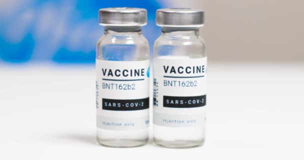 Massvaccinering av befolkningen med Pfizer, BioNTech — Stockvideo