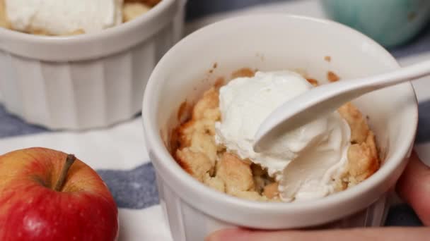 Womans hand takes a piece of cake with ice cream by a spoon. Eat a delicious traditional American dessert — Stock Video