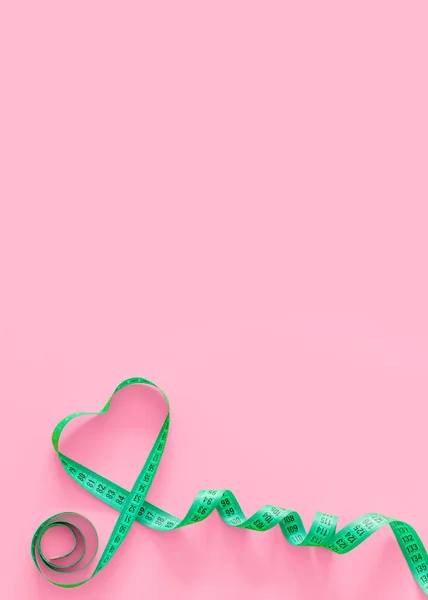 Grön Plast Mäta Tejp Form Ett Hjärta Med Metrisk Skala — Stockfoto
