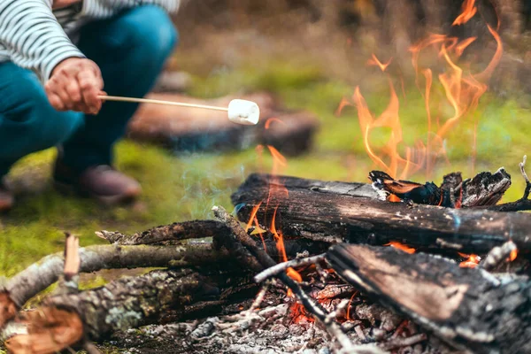 Marshmallow on a stick being roasted over a camping fire — Stock Photo, Image