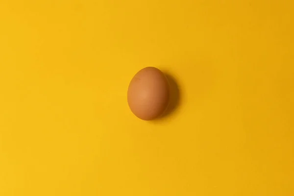 One Chicken Egg Yellow Background Natural Healthy Organic Food Top — Stock Photo, Image