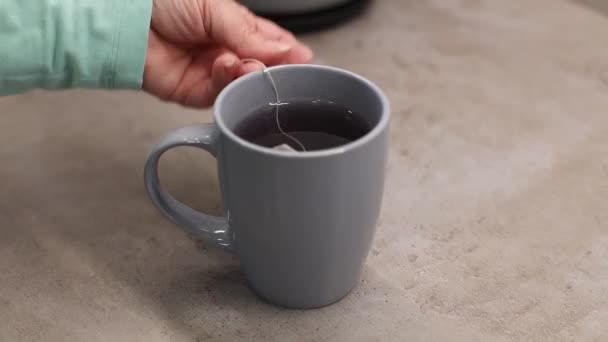 Woman making tea in the kitchen in the morning. Healthy breakfast — Vídeo de Stock