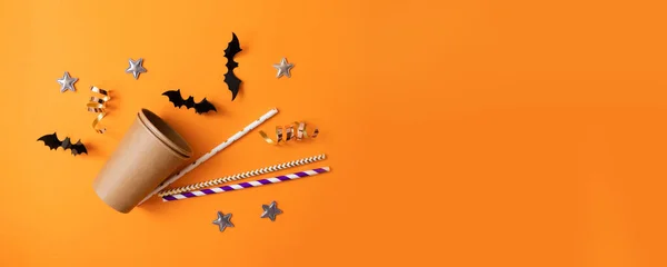 Jesienna Kompozycja Halloween Papierowych Okularów Wielobarwnych Rurek Napojów Czarnych Papierowych — Zdjęcie stockowe