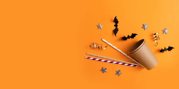 Halloween Płaska Kompozycja Leżała Papierowe Okulary Kolorowe Rurki Napojów Czarne — Zdjęcie stockowe