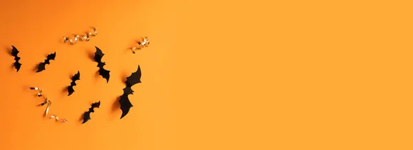 Halloween Banner Mit Schwarzen Fledermäusen Auf Orangefarbenem Hintergrund Draufsicht Plakat — Stockfoto