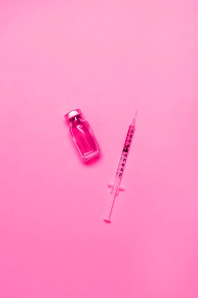 Медичний Шприц Пляшка Єкцій Рожевому Тлі Концепція Здоров Вакцинації — стокове фото
