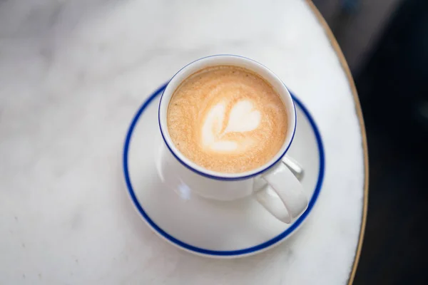 Glasschale Mit Heißem Kaffee Auf Weißem Marmortisch Straßencafé — Stockfoto