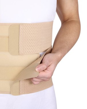 İnsan vücudunda ortopedik bel korsesi. Sırt desteği, bel destek kemeri. Sırt köprücük kemiği için duruş düzelticisi. Ameliyat sonrası fıtık, hamilelik ve doğum sonrası bel desteği..