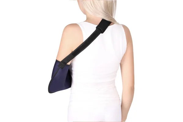 肩関節ブレース 追加固定と肩関節 スカーフ に包帯 ハンドラップ サポートとインモビライザー 整形外科用のブレースだ 肩の怪我 — ストック写真