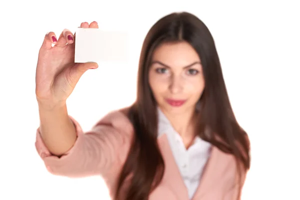 Vrouw met creditcard geïsoleerd op witte achtergrond — Stockfoto