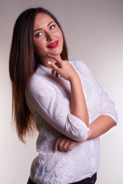 Beyaz gömlekli kadın güzel ofis