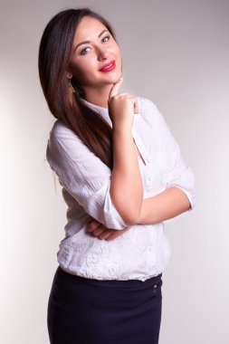 Beyaz gömlekli kadın güzel ofis