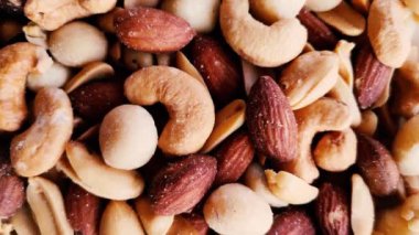 Dönen Tuzlu Kokteyl Fındıklarını, Yavaş Hareketli Tuzlu Kokteyl Fındıklarını Kapat