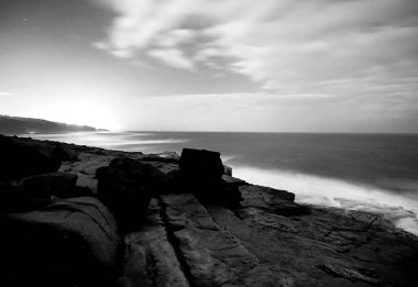 Ufuk taşta ve ışıkta, sonsuzluk, evren, insan, gece, ay ışığı.