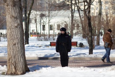 Polis Nemtsov anısına muhalefet mitingde