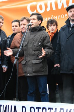 Oleg Kozlovski Putin karşı bir mitingde konuşan oppositionist