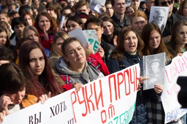 Öğrenciler ve öğretmenler sloganlar savunma Timiryazev Akademisi