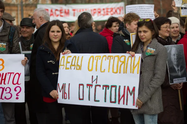 Студенты и преподаватели с лозунгами в защиту Тимирязевской академии — стоковое фото