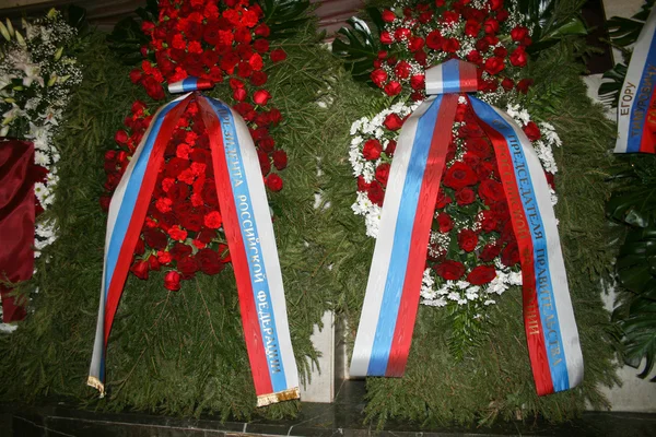Η κηδεία του Yegor Gaidar, ένα στεφάνι από τον Πρόεδρο και τον πρωθυπουργό — Φωτογραφία Αρχείου