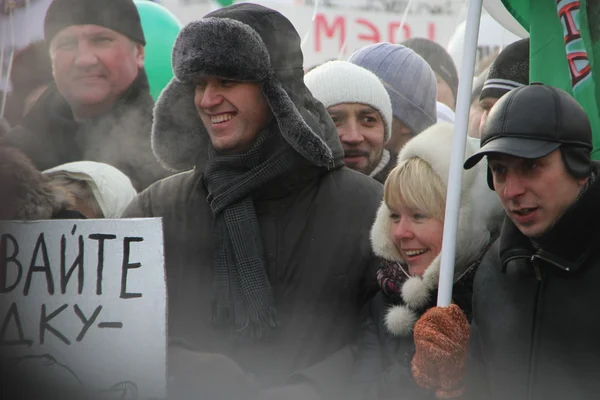 Los líderes de la oposición Alexei Navalny y Evgenia Chirikova en la Marcha por unas elecciones justas — Foto de Stock