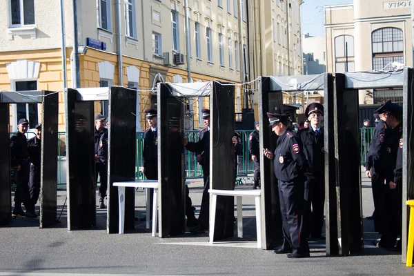 Rama wykrywaczy metali, policja — Zdjęcie stockowe