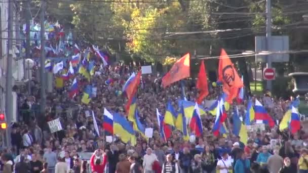 Peace March in Moscow — Stock Video