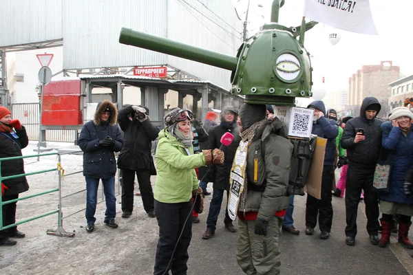 Journalist Antonina Samsonova interviews participant protests — Stock Photo, Image