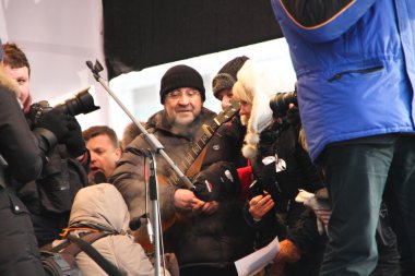 Müzisyen Yuri Shevchuk Sahne Alanı'ndaki muhalefet Rally