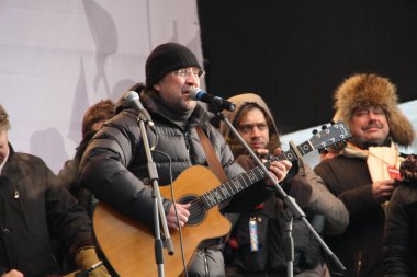 Müzisyen Yuri Shevchuk Sahne Alanı'ndaki muhalefet Rally