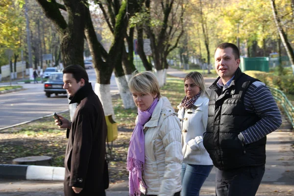 希姆基反对党领袖叶夫 Chirikovachirikova 市长和经理人及其工作人员，现有藏书大约尼古拉和弗拉迪斯拉夫 · Naganov 的候选人 — 图库照片