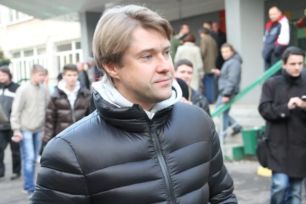 Executive Director of the Fund of struggle against corruption Vladimir Ashurkov came in Khimki to support the opposition candidate Yevgeny Chirikova — Stock Photo, Image