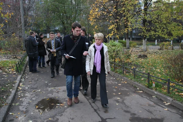 Candidate for mayor of Khimki opposition Evgeniya Chirikova says journalists about electoral violations — Stock Photo, Image