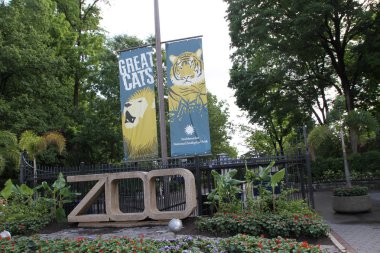 Smithsonian Ulusal Hayvanat Bahçesi Park girişinde