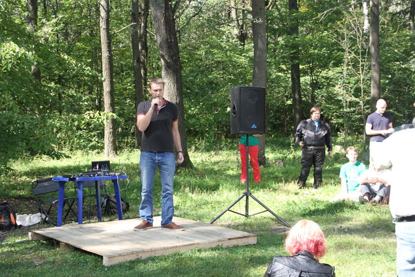 Алексей Навальный выступил на митинге активистов в Химкинском лесу
