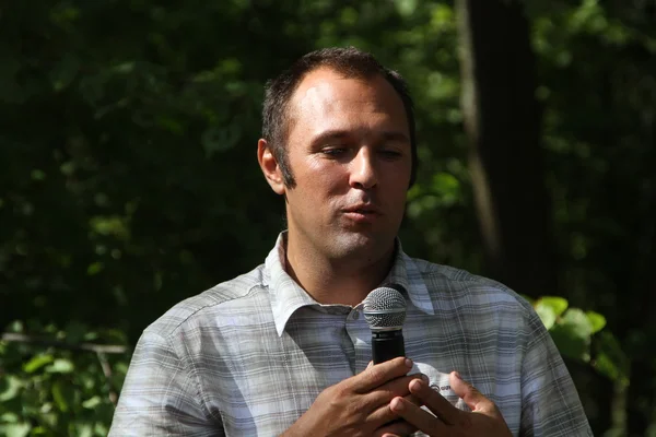 Ecologist Suren Gazaryan, speaking at a meeting of activists in Khimki forest — Stock Photo, Image