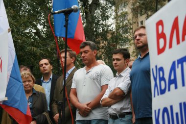 İlke Nemtsov, Milov, Yaşin, Belyh, Ryzhkov, şair Chudakova 1991 olayların yıldönümünde bir mitingde