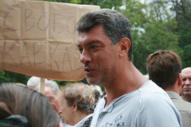 Muhalefet lideri Boris Nemtsov iletişim grubu 1991, Moskova, olayların yıldönümünde muhalefet miting sırasında insanlar darbe ve kazanılan karşı protesto etmeye çıktığında