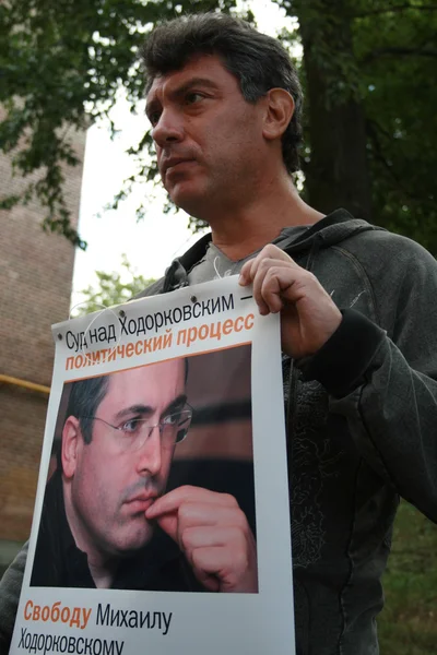 政治家鲍里斯 · 涅姆佐夫对支持多尔科夫斯基的行动 — 图库照片