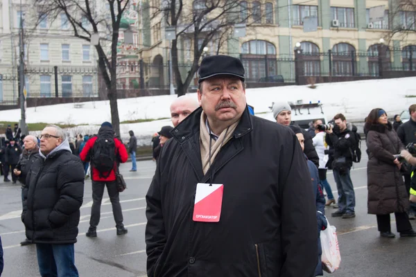 Politician Gennady Gudkov before the opposition March memory Nemtsov — Stock Photo, Image