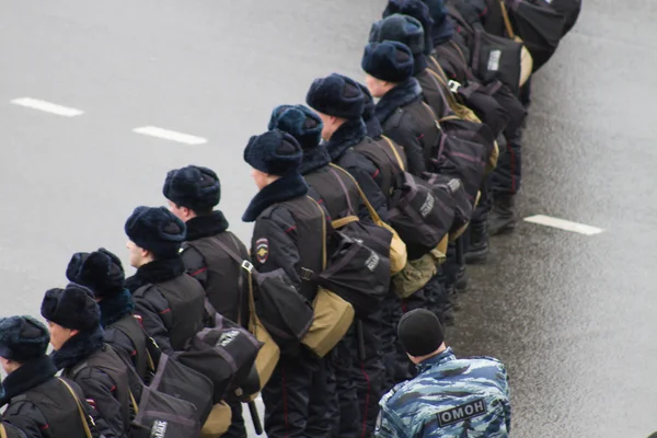 Policja w opozycji marca pamięci Niemcowa — Zdjęcie stockowe