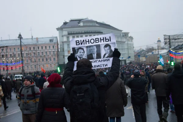 Oppositionist ayılar hangi poster Nemtsov'ın öldürülmesi Rus propaganda Tv kanallarının üst düzey yetkililer suçluyor.