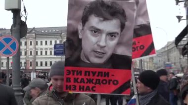 Boris Nemtsov portreleri Mart muhalefet üzerinde