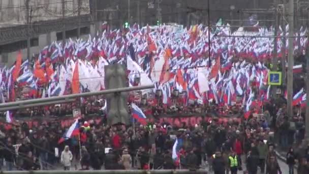 Marcha fúnebre de la memoria opositora del político asesinado Boris Nemtsov — Vídeo de stock