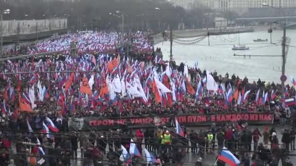 Opposisjonen minnes drapet på politikeren Boris Nemtsov. – stockvideo