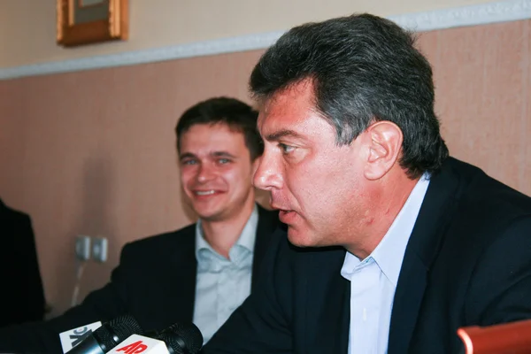 Politikacılar Boris Nemtsov ve Ilya Yashin sonrası seçimlerinde Belediye Başkanı Sochi mücadele duyurdu