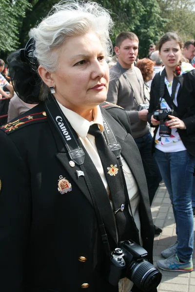 Os representantes da organização militar cadete vieram ao serviço comemorativo em Moscou no aniversário do ataque terrorista na escola em Beslan — Fotografia de Stock