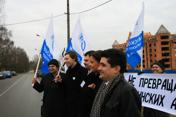 Moscú, Rusia - 15 de noviembre de 2008. La política Maria Gaidar, organizadora del partido de protesta contra la disolución de la Unión de Fuerzas de Derecha y otros partidos — Foto de Stock