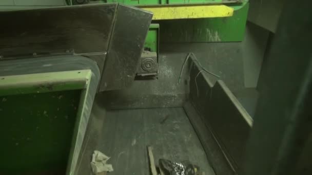 Conveyor recycling construction waste plant industry — Stock Video